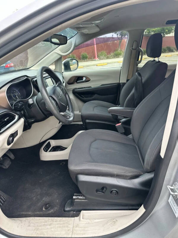 2017 Chrysler Pacifica LX