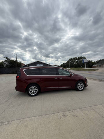 2017 Chrysler Pacifica Touring-L Plus
