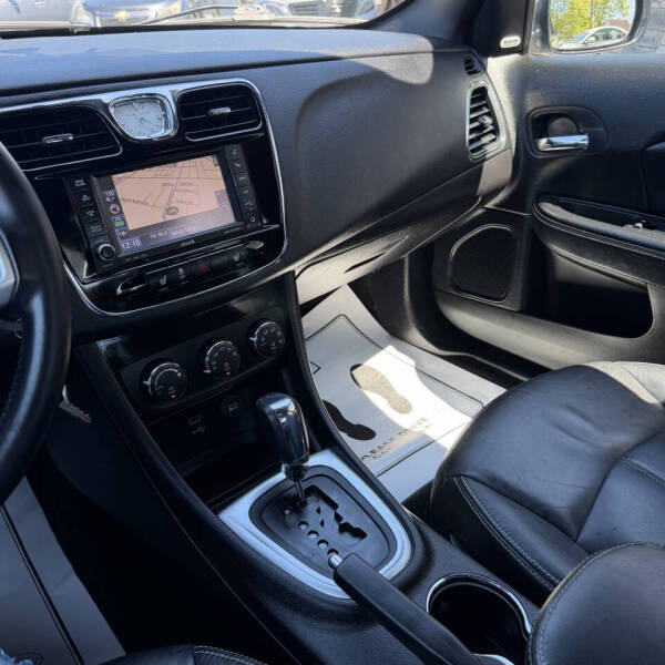 2011 Chrysler 200 Limited