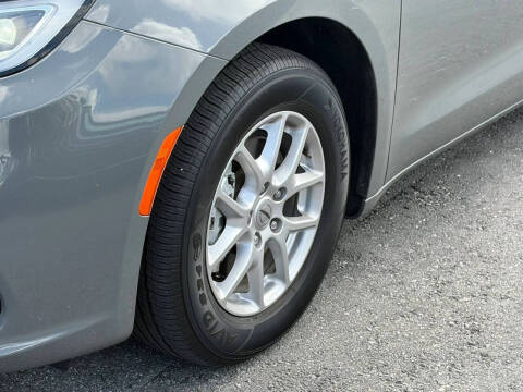 2023 Chrysler Pacifica Touring L