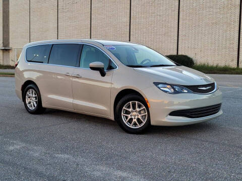 2019 Chrysler Pacifica for sale at Dean Mitchell Auto Mall in Mobile AL