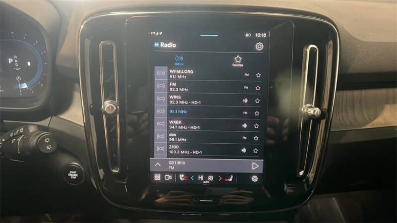 2025 Volvo XC40 B5 Plus Bright Theme