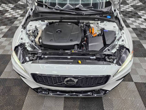 2025 Volvo S60 T8 Plus