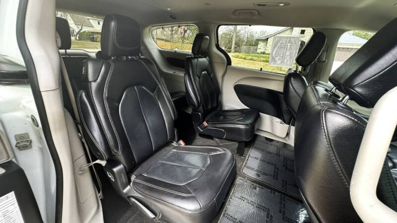 2022 Chrysler Pacifica Touring L