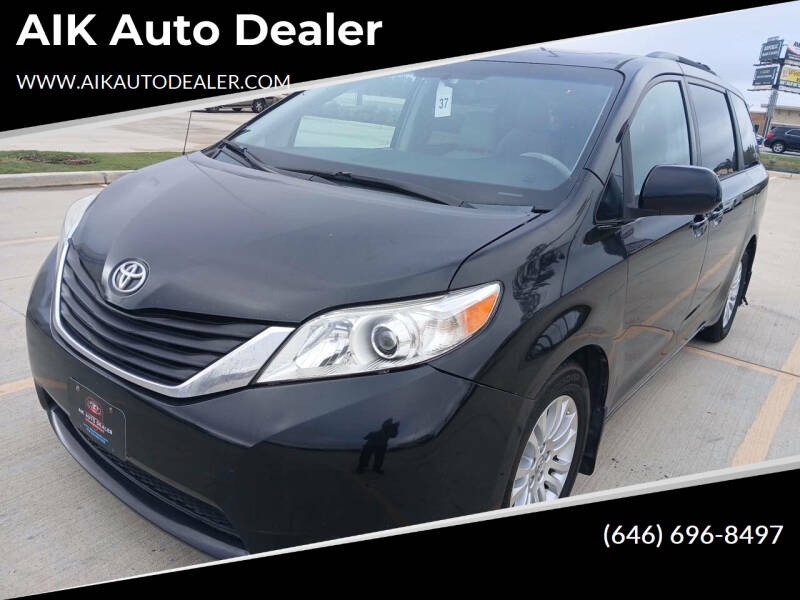 2014 Toyota Sienna XLE's photo