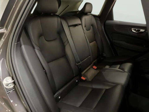 2025 Volvo XC60 B5 Core Dark Theme