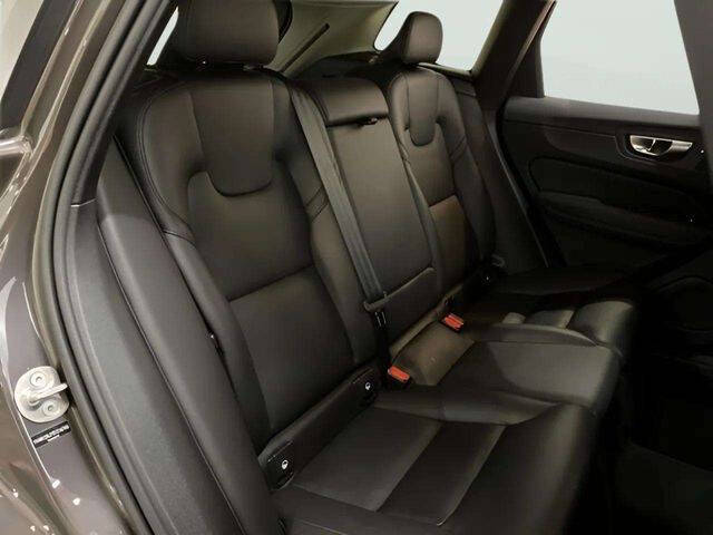 2025 Volvo XC60 B5 Core Dark Theme