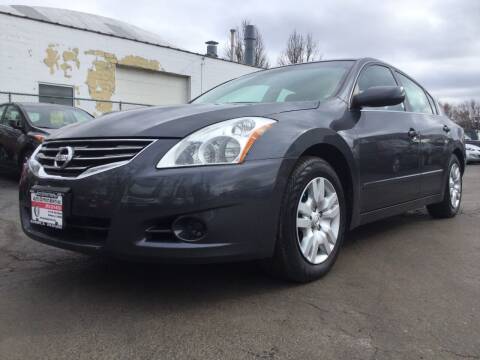 2010 Nissan Altima for sale at Auto Outpost-North, Inc. in McHenry IL
