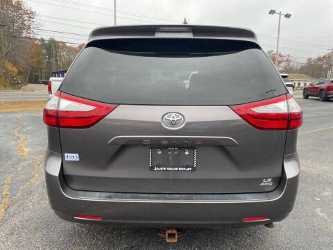 2017 Toyota Sienna LE 7-Passenger