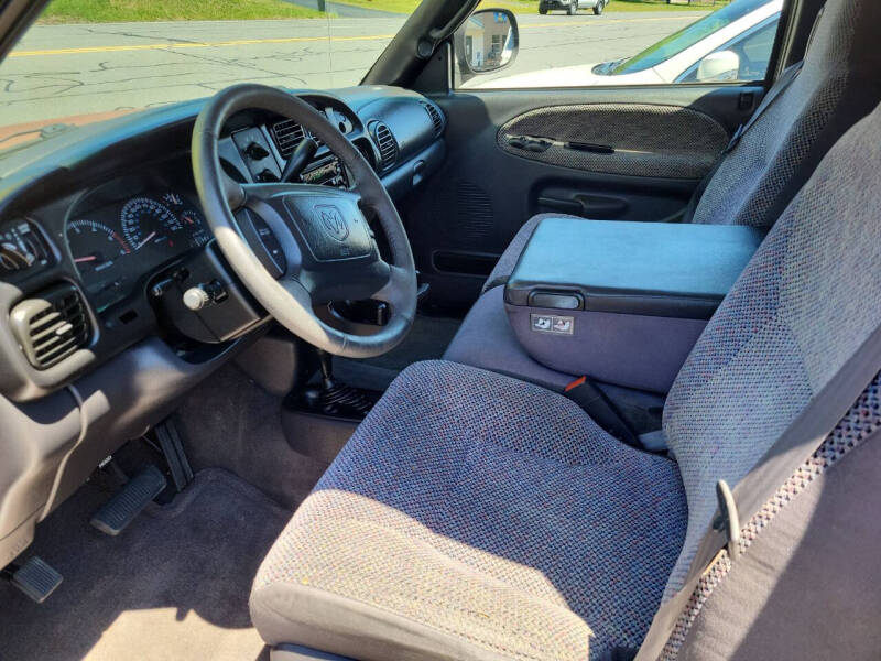 2001 Dodge Ram Pickup SLT photo 7