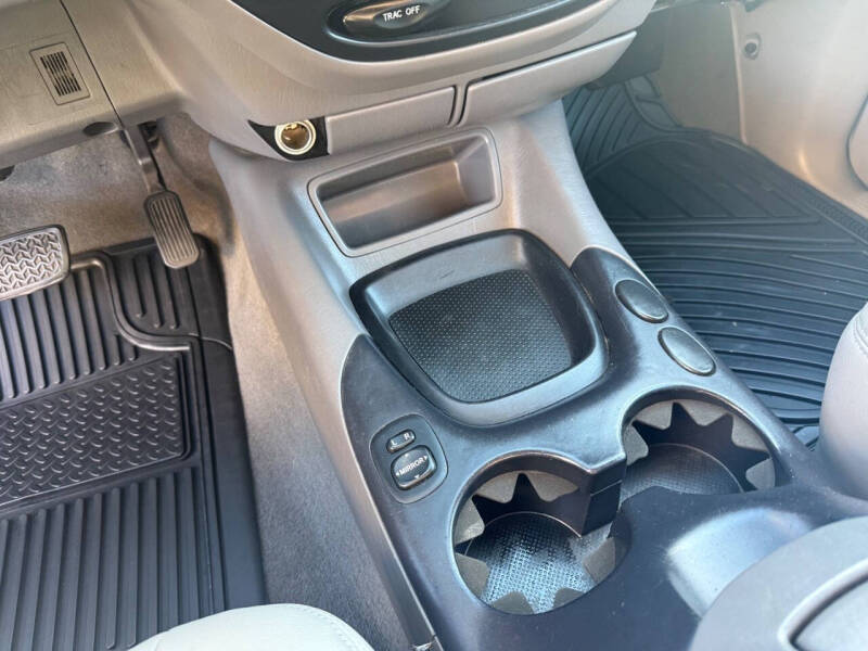 2004 Toyota Sequoia SR5