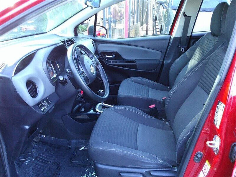 2016 Toyota Yaris 5-Door SE