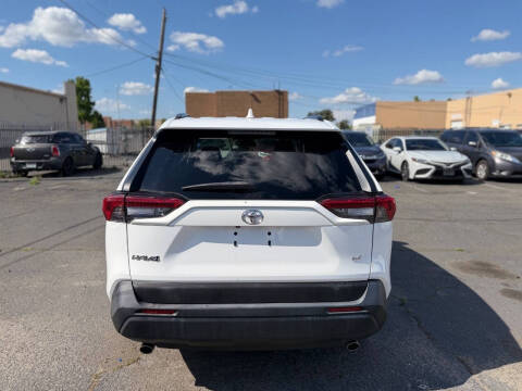 2019 Toyota RAV4 LE