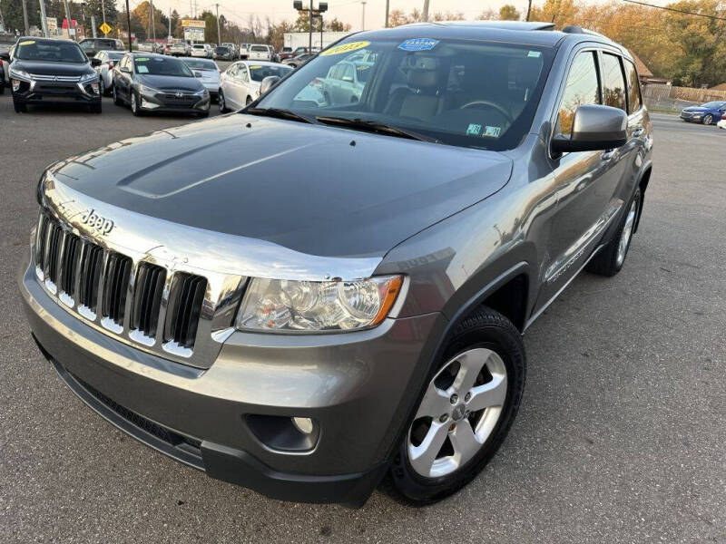 2013 Jeep Grand Cherokee Laredo photo 2