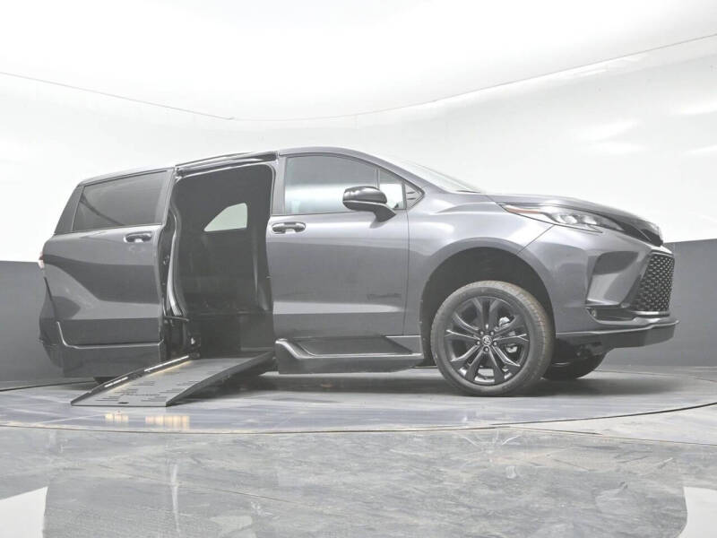 2025 Toyota Sienna XSE 7-Passenger