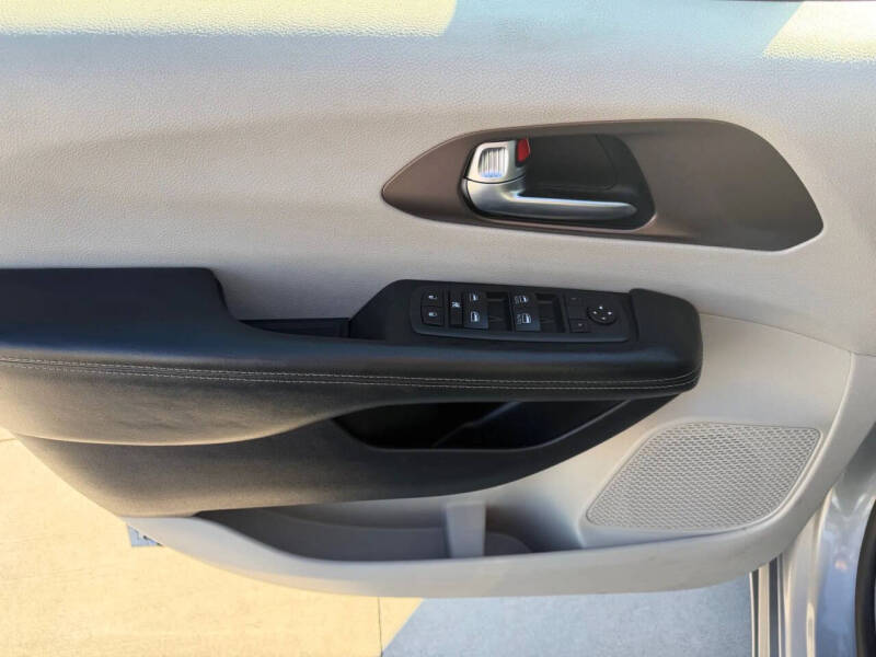 2020 Chrysler Voyager LXi