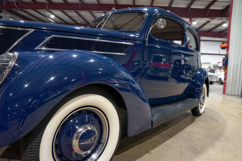 1937 Ford Deluxe