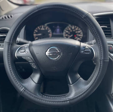 2017 Nissan Pathfinder SL