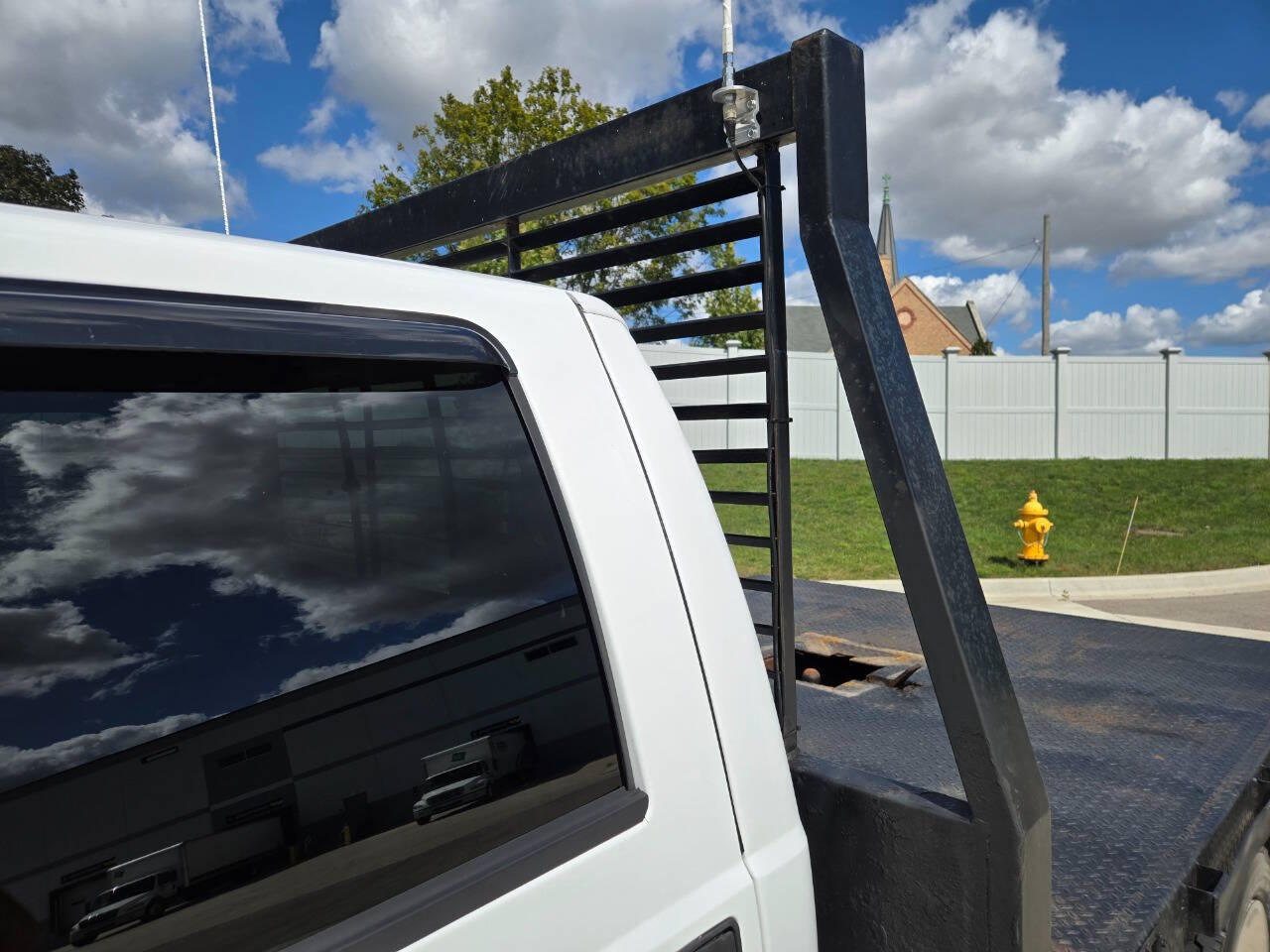 2004 Ford F-550 Super Duty 19