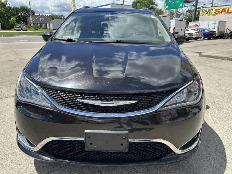 2017 Chrysler Pacifica Touring-L