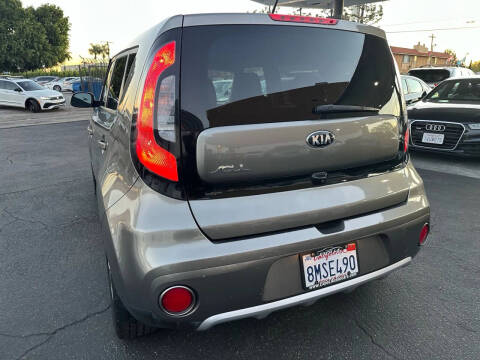 2018 Kia Soul +