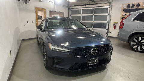 2023 Volvo S60 B5 Plus Dark Theme