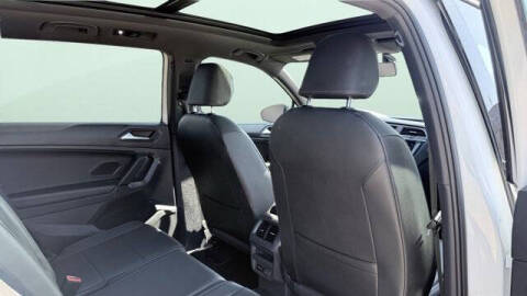 2019 Volkswagen Tiguan SEL R-Line Jet-Black