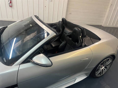 2017 Jaguar F-TYPE R