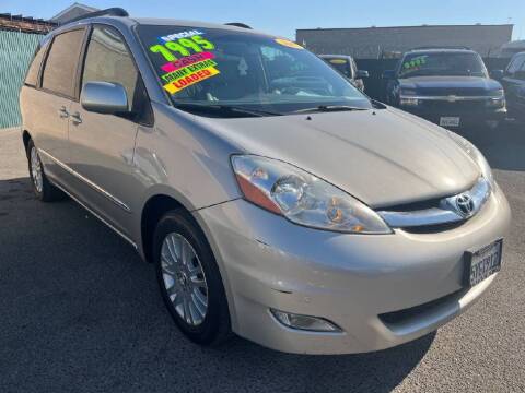 2007 Toyota Sienna for sale at A1 AUTO SALES in Clovis CA