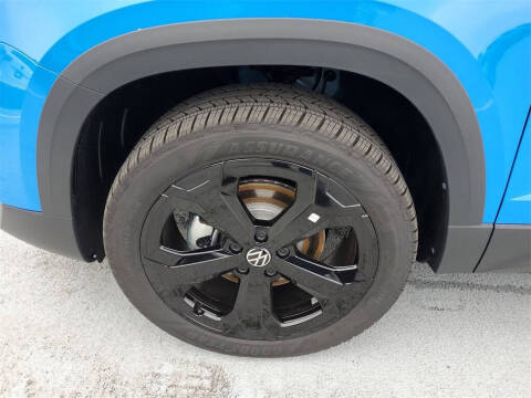 2025 Volkswagen Taos SE Black 4Motion