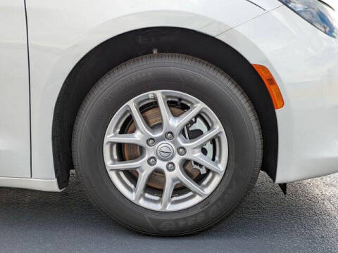 2026 Chrysler Voyager LX