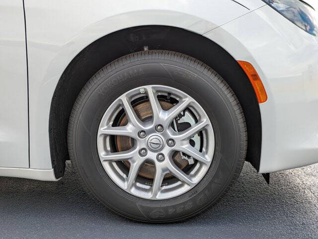 2026 Chrysler Voyager LX