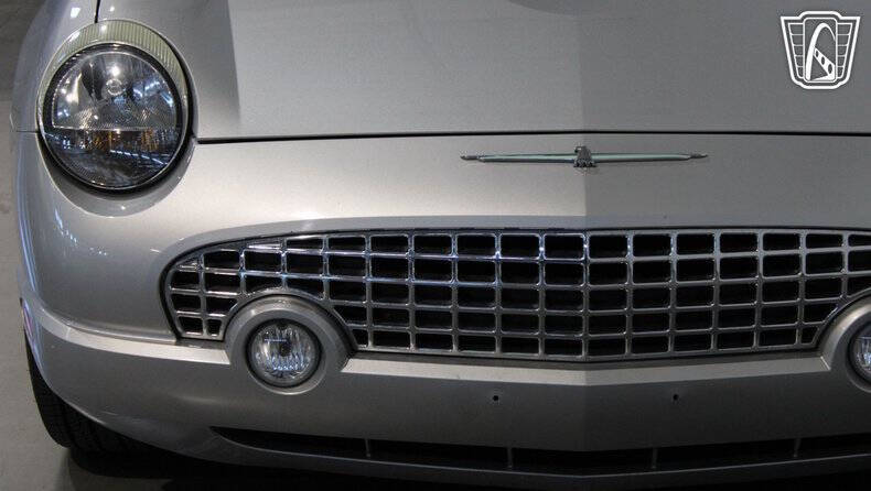 2004 Ford Thunderbird Deluxe