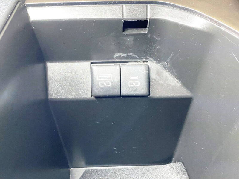 2022 Toyota Camry Hybrid XLE