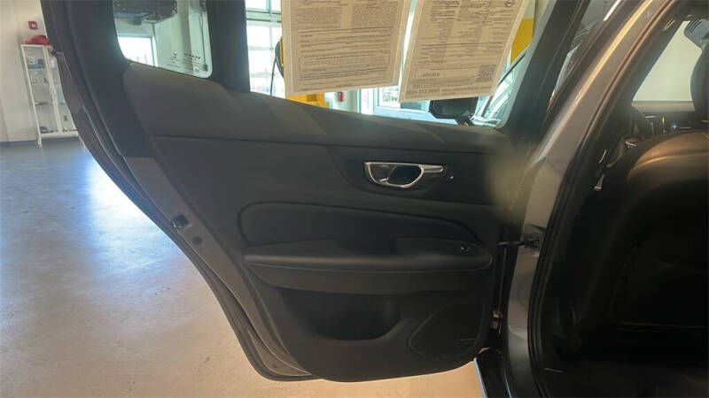 2021 Volvo S60 T5 Momentum