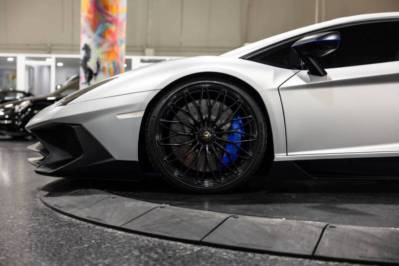 2016 Lamborghini Aventador LP 750-4 SV