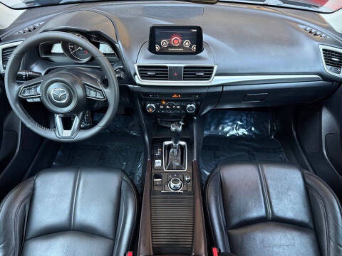 2018 Mazda MAZDA3 Touring