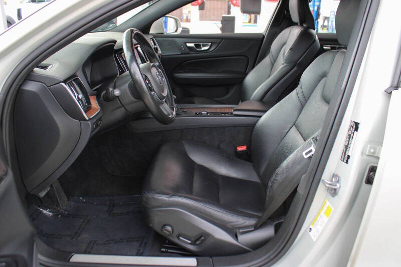 2020 Volvo V60 T5 Momentum