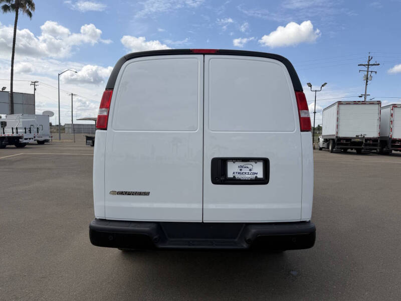 2022 Chevrolet Express 2500