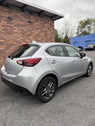 2020 Toyota Yaris Hatchback LE
