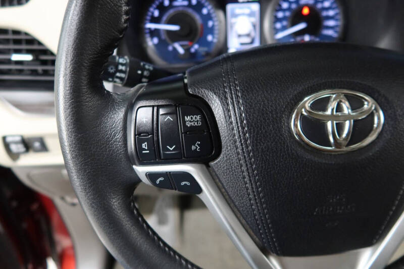 2019 Toyota Sienna XLE 8-Passenger