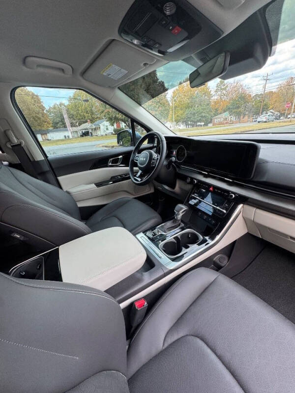 2024 Kia Carnival EX