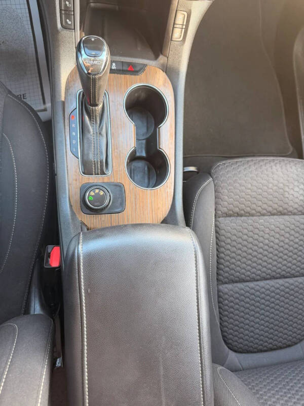 2017 GMC Acadia SLE-2