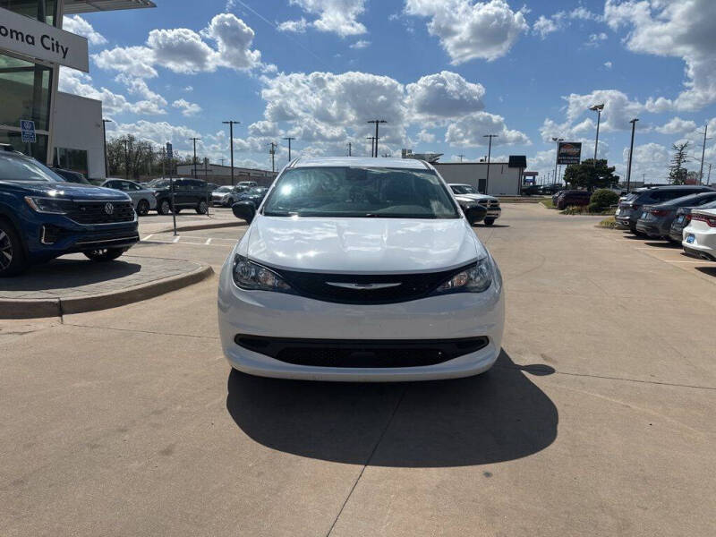 2024 Chrysler Voyager LX