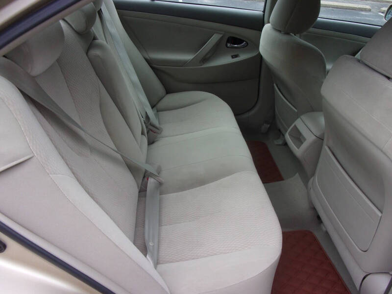 Image 9 of 2011 Toyota Camry LE