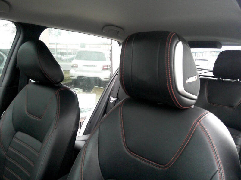 2019 Nissan Kicks SR