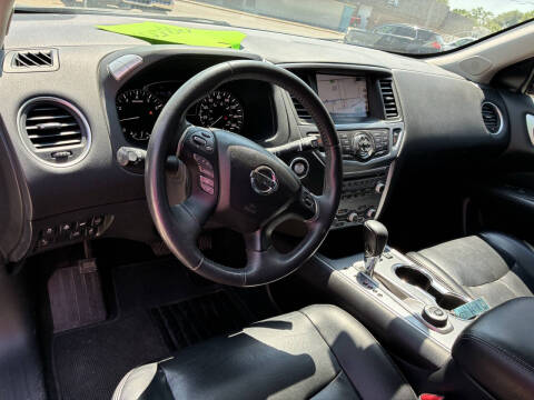 2017 Nissan Pathfinder SL