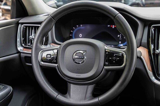 2024 Volvo S60 B5 Plus Dark Theme