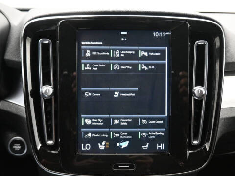 2021 Volvo XC40 T5 Momentum