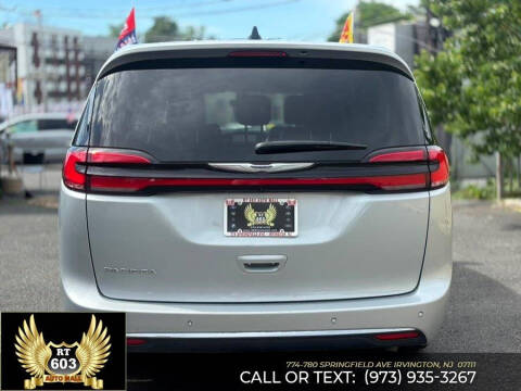 2024 Chrysler Pacifica Touring L